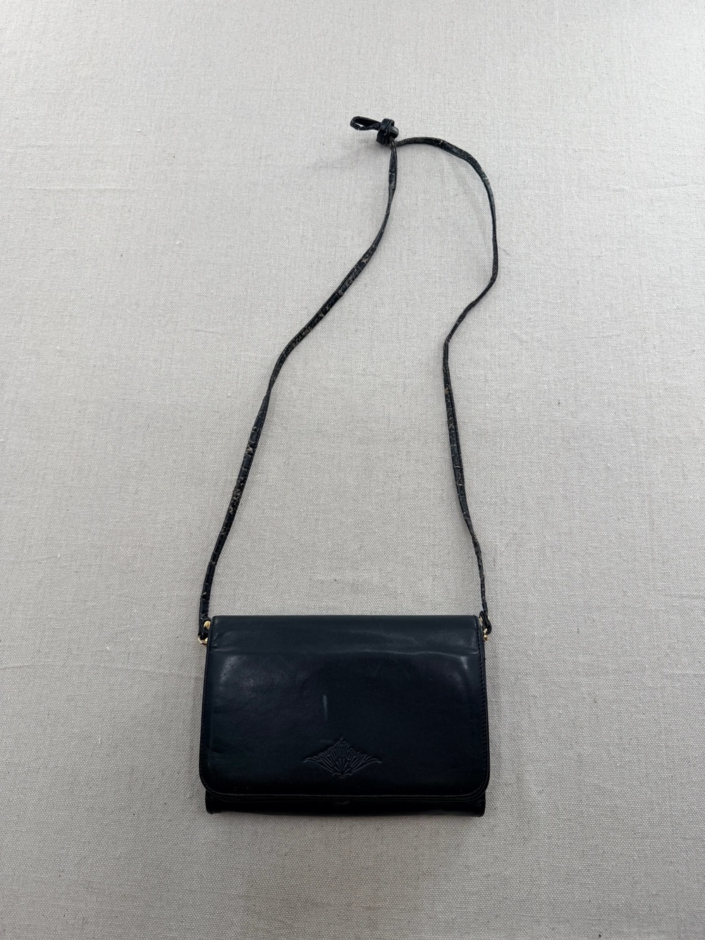 Classic Black Leather Vintage Buxton Crossbody Bag
